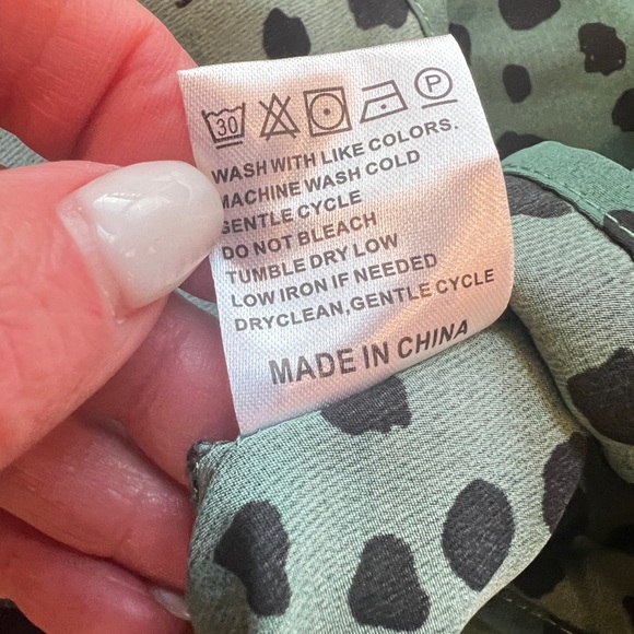 NWT Leopard Print Mock Neck Ruffle Top Blouse, Size L, Green/ Black - Picture 7 of 7